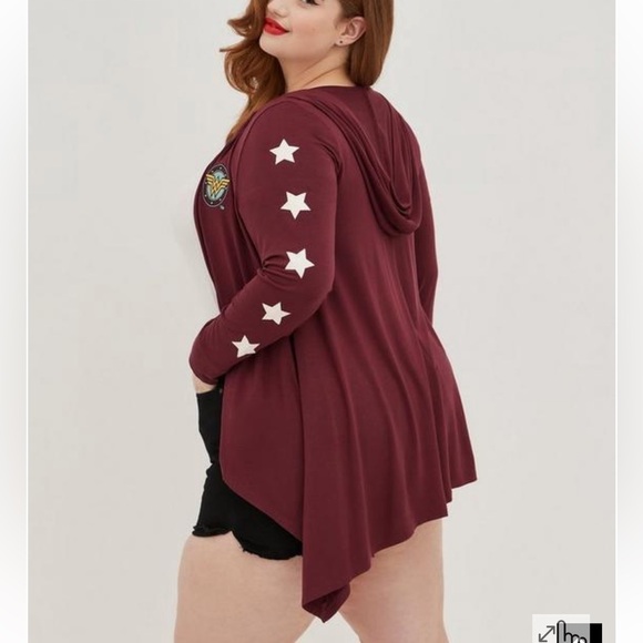 Torrid DC Comics Wonder Woman Drape Hooded Cardigan - Burgundy size 6X Plus - Picture 3 of 8